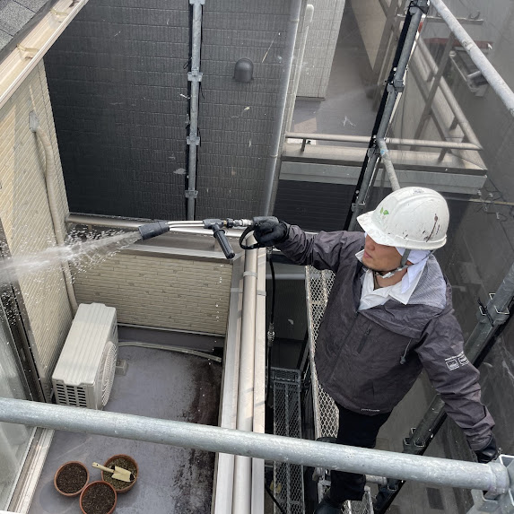 網戸　高圧洗浄中